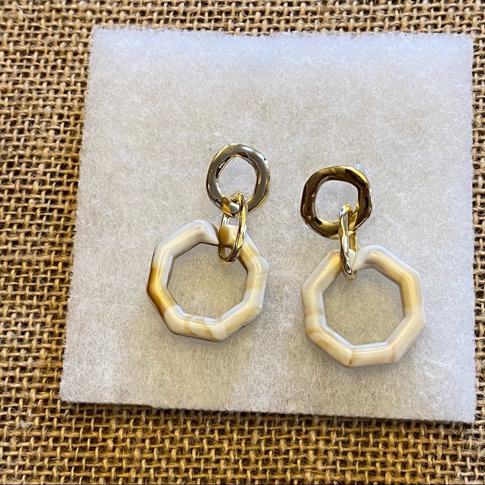 Boho marbled golden tone octagon earrings NWT